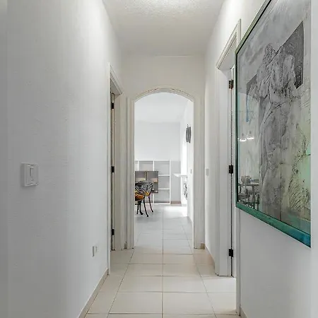 Spacious 2 Bedroom Tenerife South 公寓