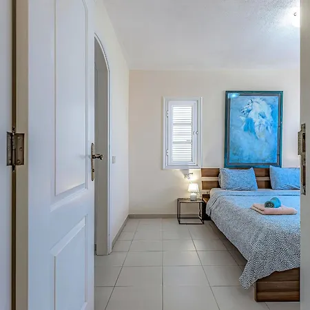 Spacious 2 Bedroom Tenerife South 阿德耶