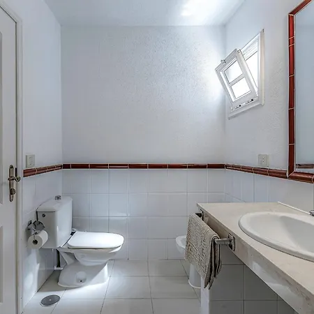 Spacious 2 Bedroom Tenerife South דירה אדחה