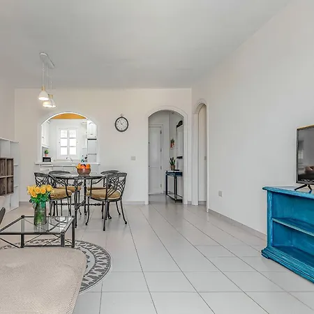 Spacious 2 Bedroom Tenerife South דירה