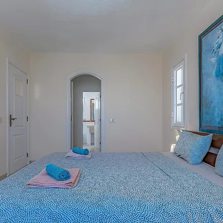 Spacious 2 Bedroom Tenerife South * אדחה